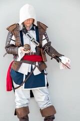 Cosplayer in assassin costume