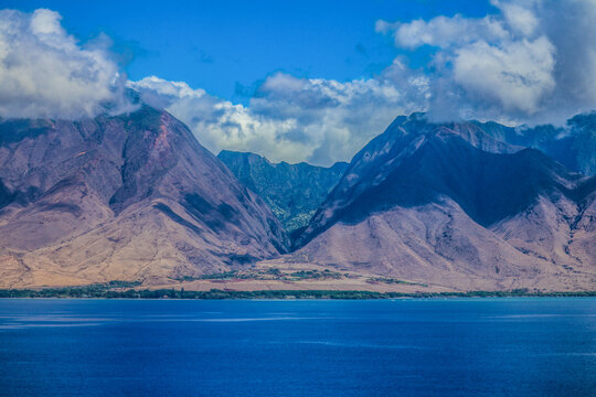 Scenic mountain range of the Hawaiian Islands 