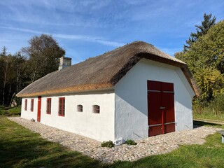 Obraz premium old house in the countryside