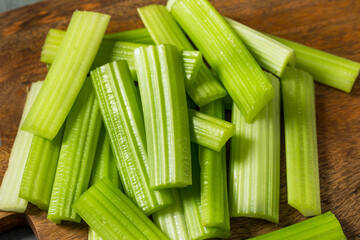 Green Raw Organic Celery Sticks