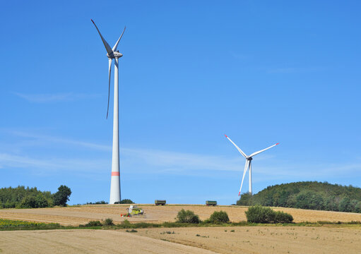 Landwirtschaft und Windkraftanlage