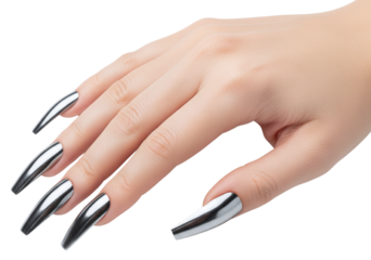 Main de femme avec ongles longs en métal