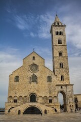 trani, italien - kathedrale san nicola pellegrino mit campanile