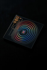 Photonic Integrated Circuit with Multi-Color Waveguides Gleaming