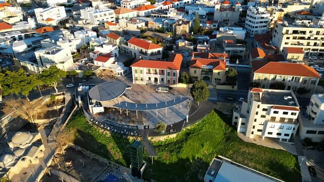 Sch&ouml;ne Plattform mitten in Limassol, Zypern.