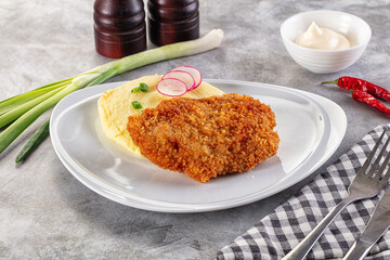 Chicken schnitzel with mashed potatoes