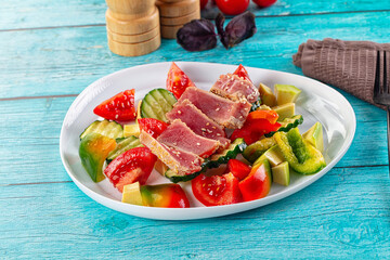 Salad with tuna tataki and avocado