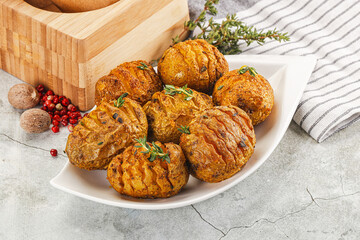 Baked baby potato with thyme