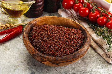 Red raw dry rice gor cooking