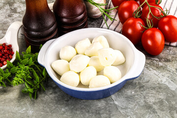 Small mozzarella mini cheese balls