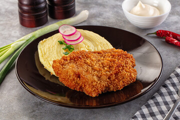 Chicken schnitzel with mashed potatoes