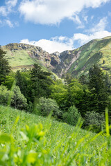 La randonnée pour le sommet du Puy de Sancy au printemps, en Auvergne dans le massif central Mont-Dore