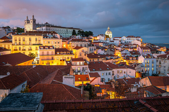 Fotograf&iacute;a de viaje en Portugal, con &eacute;nfasis en Lisboa y Alc&aacute;cer do Sal. Im&aacute;genes que reflejan la arquitectura tradicional portuguesa, azulejos coloridos, calles empedradas, fachadas antiguas y la luz