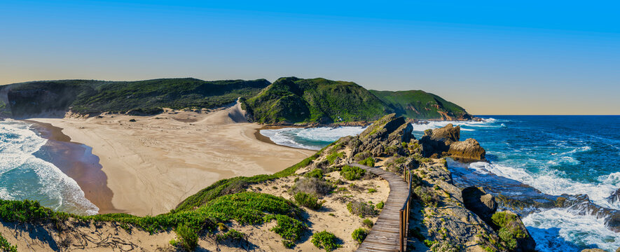 Robberg Peninsula point with turquoise water on both sides, Plettenberg Bay, South Africa