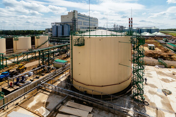 Obraz premium Large industrial round tanks for chemical production or oil. Construction of chemical factory