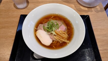 チャーシューの乗った醤油ラーメン