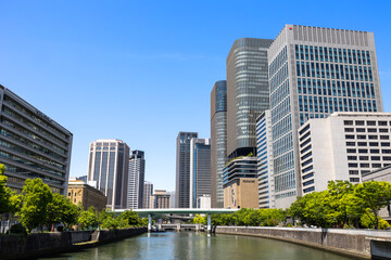 淀屋橋から土佐堀川、阪神高速1号環状線を望む風景