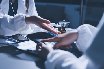 Fototapeta premium Male and female doctors are having a meeting in a hospital room.