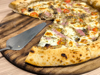 Delicious Pizza Topped with Ham and Vegetables