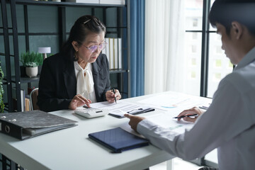 Obraz premium Business People Meeting Design Ideas professional investor working new start up project. Concept. business planning in office