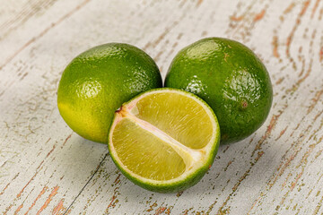 Ripe ggeen juicy lime heap