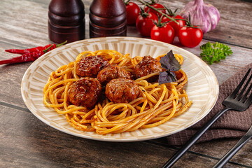 Meatballs with tomato sauce and spaghetti
