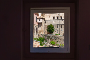 Vista de la ciudad medieval de Cuenca, situada en los acantilados en España.	

