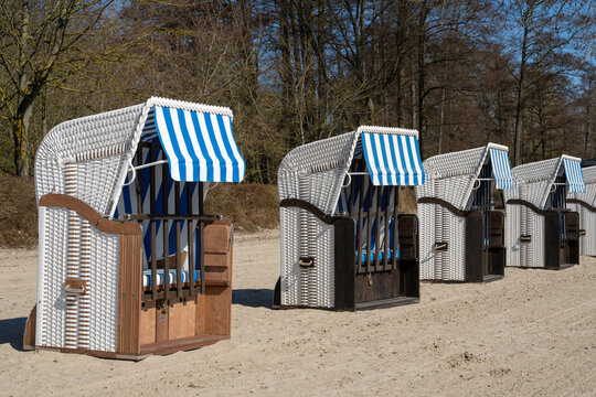 Strandk&ouml;rbe am Badestrand der M&uuml;ritz, Klink, M&uuml;ritz, Mecklenburgische Seenplatte, Mecklenburg, Mecklenburg-Vorpommern, Deutschland, Europa