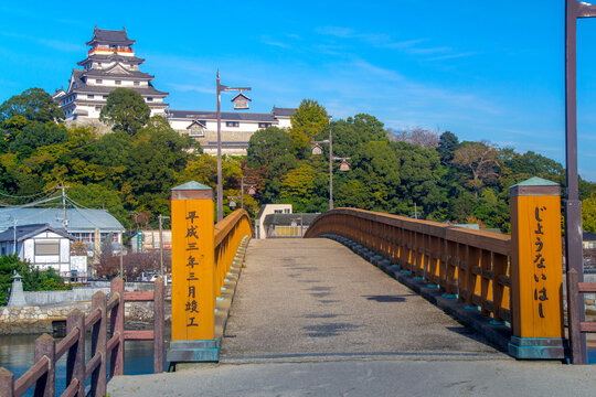 Karatsu Castle, a hirayamajiro built on a plain rather than a hill or mountain, stand beside Karatsu bay, also known as Dancing Crane Castle, or Maizuru-jo, Saga, Kyushu, Japan