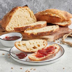 Selbstgebackenes Brot