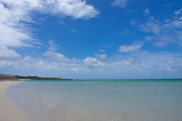 宮古島の青い海と空