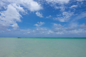 宮古島の青い海と空