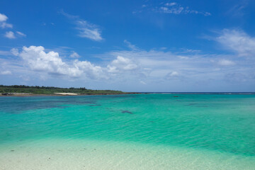 宮古島の青い海と空