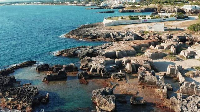Calette di Torre Cintola, Monopoli, Bari, viste all'alba dal drone
