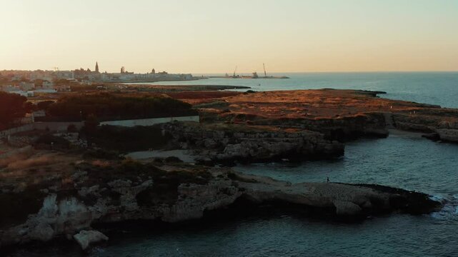 Monopoli, Bari: tramonto a Cala tre Buchi