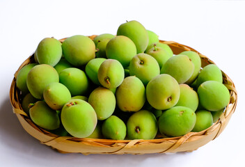 白背景で撮影した梅