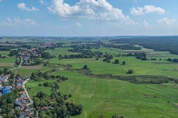 Obraz premium Ausblick ins Tal der Großen Laber bei Langquaid in Niederbayern