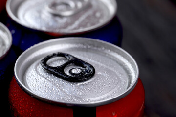 Cold canned soft drinks without sugar.