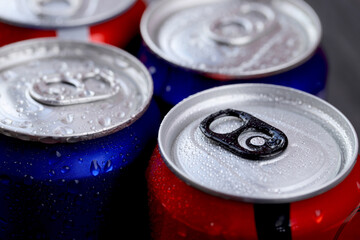 Cold canned soft drinks without sugar.