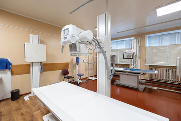 An innovative, multifunctional X-ray diagnostic system, providing high image quality and flexible X-ray examinations, stands in a sterile medical room.