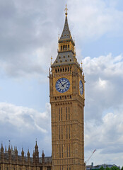 Obraz premium Big Ben - Also known as the Elizabeth Tower in Westminster in London. It has recently been renovated and cleaned and now shows the colour and detail of the clock