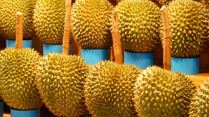 쌓여있는 두리안