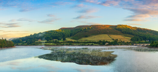 Fototapeta premium Beautiful sunrise panorama of Ladybower Reservoir in Peak District, UK