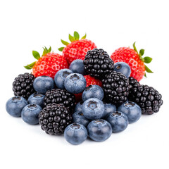 Baies fra&icirc;ches m&eacute;lang&eacute;es, dont fraises, m&ucirc;res et myrtilles., isol&eacute; sur blanc pur