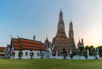 Fototapeta premium Wat Arun Temple at Sunset
