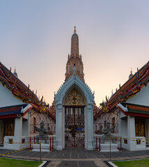 Naklejka premium Wat Arun Temple at Sunset