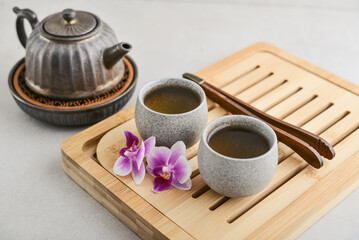Traditional asian tea ceremony arrangement: ceramic teapot, cups and bamboo chaban