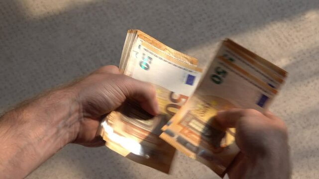 Liasse et comptage de billets de 50 euros