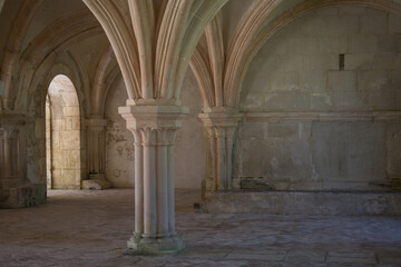  L'abbaye de Fontenay est une abbaye cistercienne située à Marmagne, en Côte-d'Or, en Bourgogne. C'est la plus ancienne abbaye cistercienne, classée monument historique et patrimoine mondial unesco