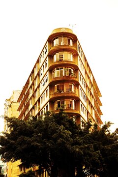 Janelas, varandas, grades, vidra&ccedil;as, paredes, grafites e cores de pr&eacute;dios do centro hist&oacute;rico da cidade de S&atilde;o Paulo. 